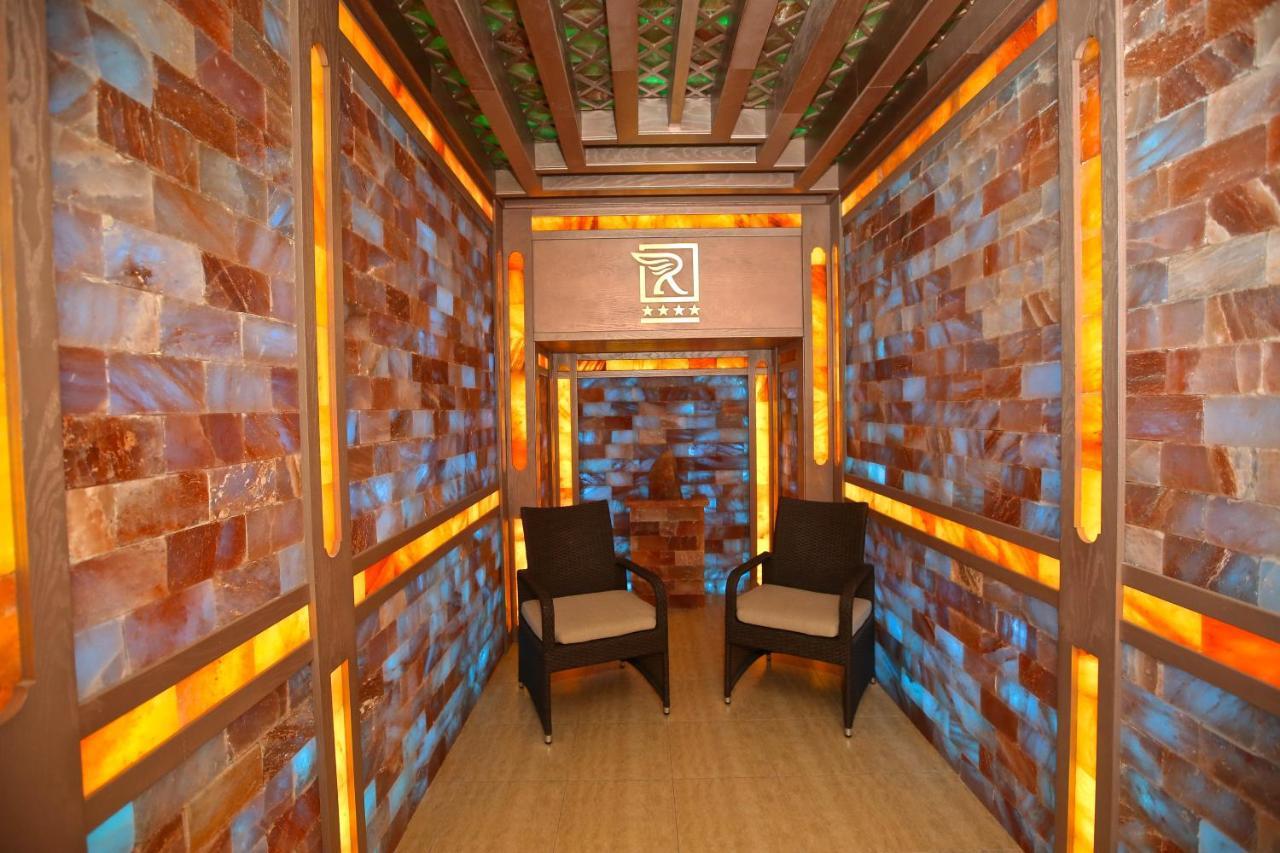 Rusel Park Hotel Bakoe Buitenkant foto